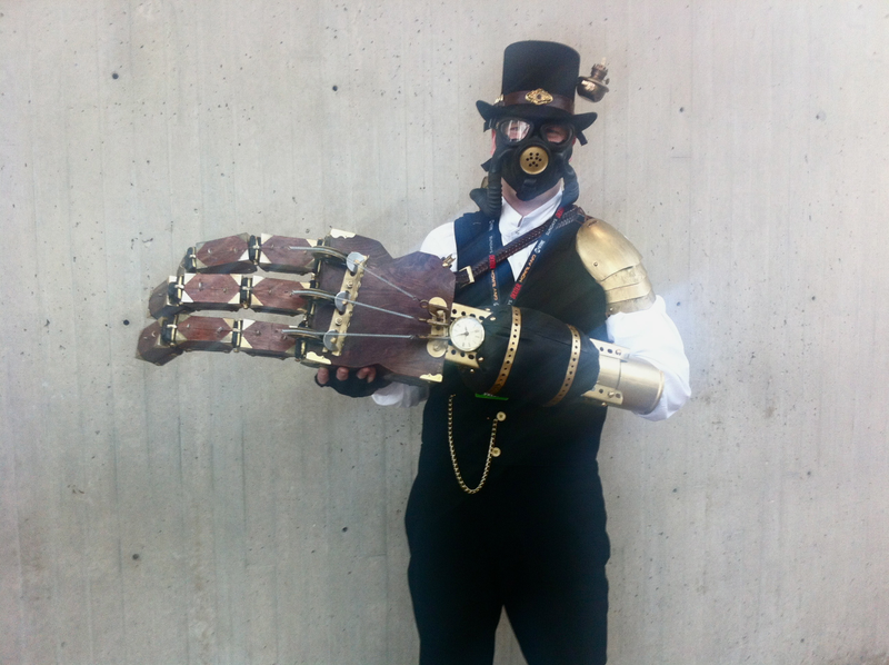 Illustration for article titled New York Comic-Con 2011 Day Three in Ivy, Steampunk and Homicidal Mario